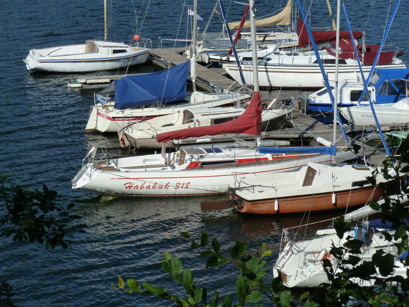 Edersee - Steg mit Segelbooten